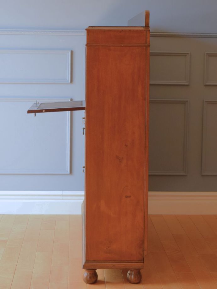 アンティーク家具の側面