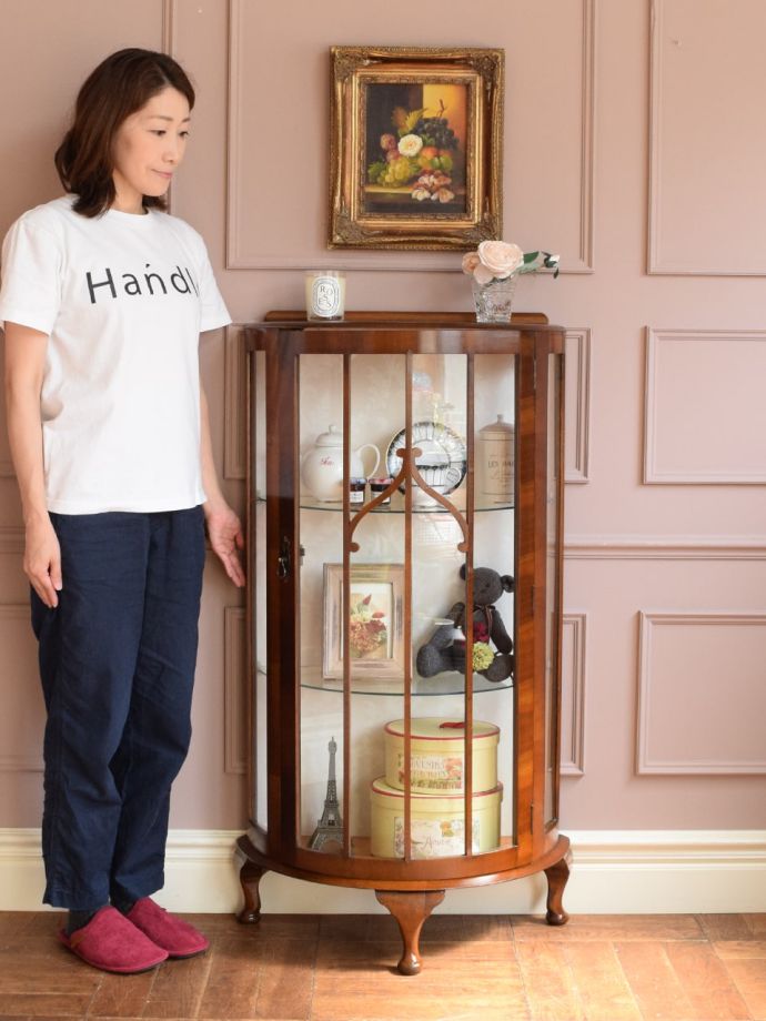 英国アンティークのガラスキャビネット