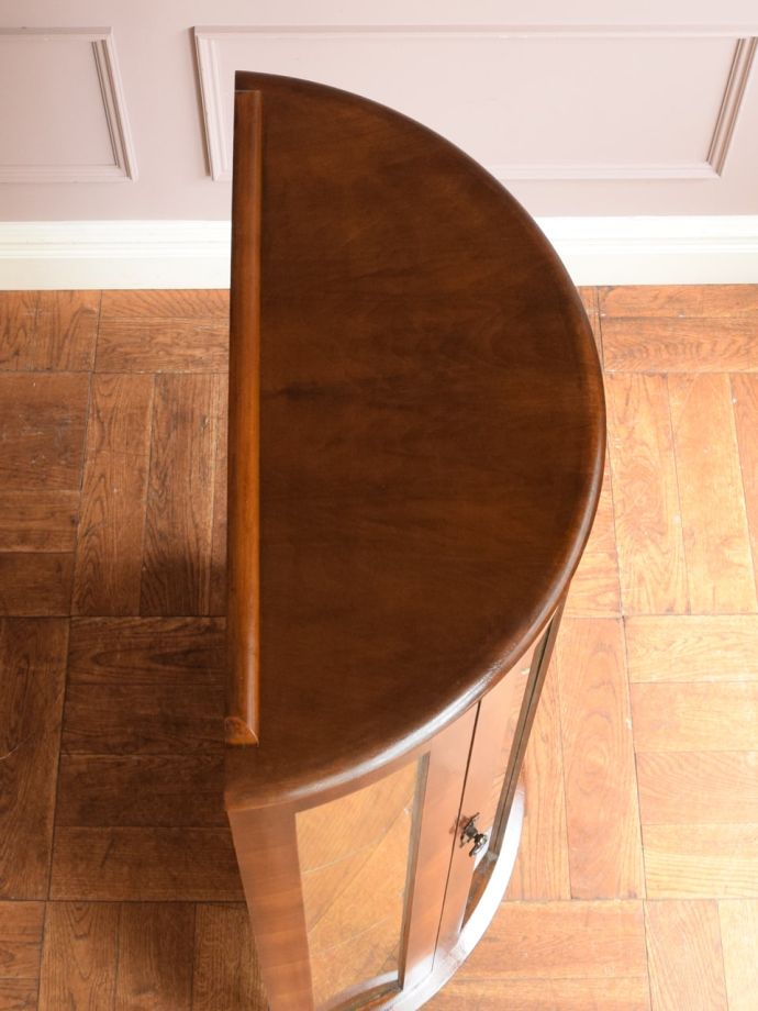 アンティークキャビネットの天板