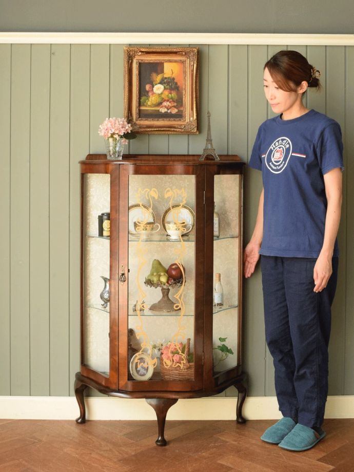 英国アンティークのガラスキャビネット