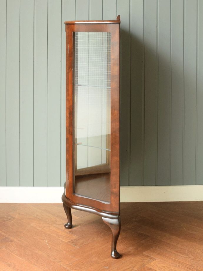 キャビネットの側面