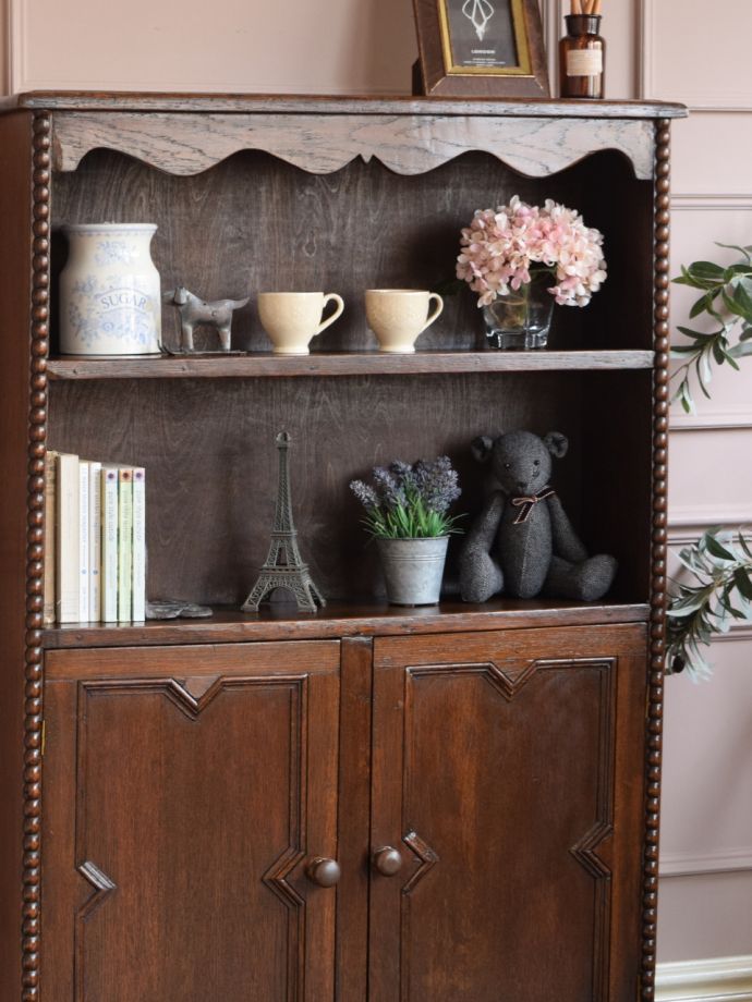 アンティーク家具らしい美しい木目