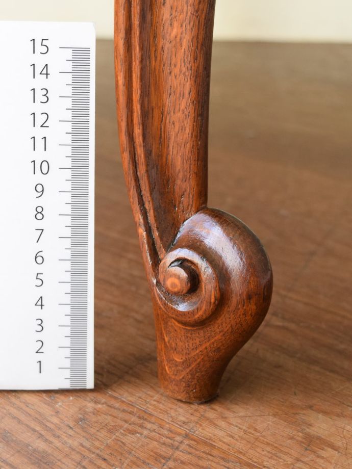 アンティークテーブルの脚