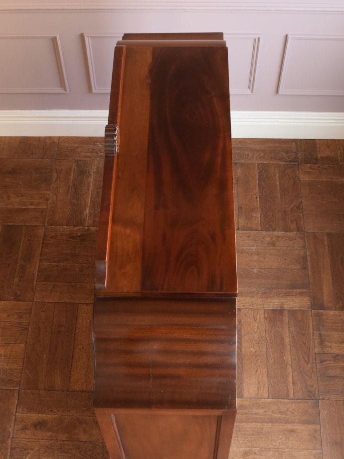 アンティークキャビネットの天板