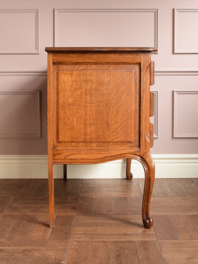 アンティークチェストの側面