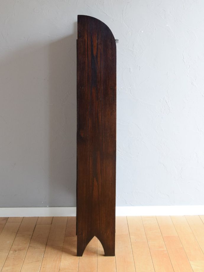 オープンシェルフの側面