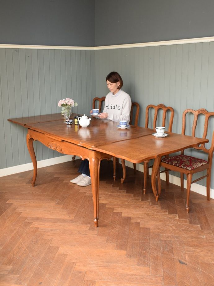 フランスのアンティークテーブル