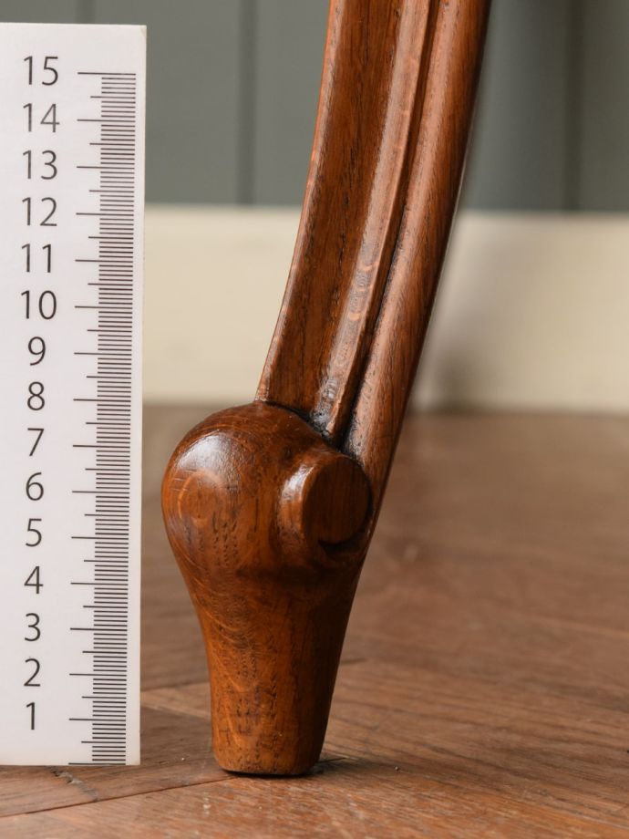 アンティークテーブルの脚