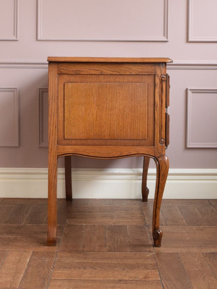 アンティークチェストの側面