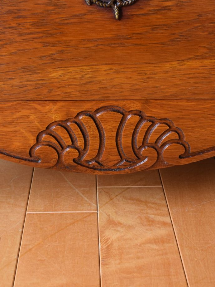 コモードの装飾