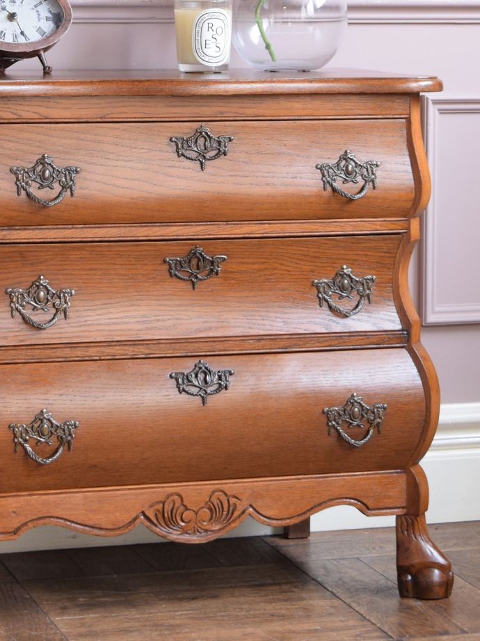 アンティークのコモードの魅力