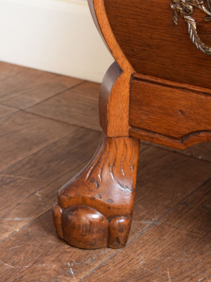 アンティークチェストの脚