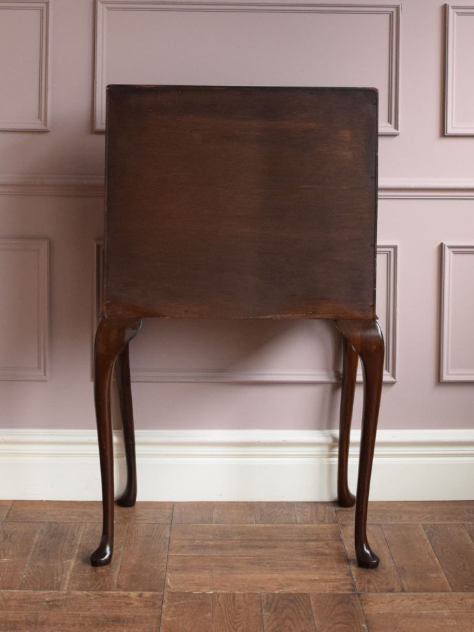 ビューローの後ろ姿