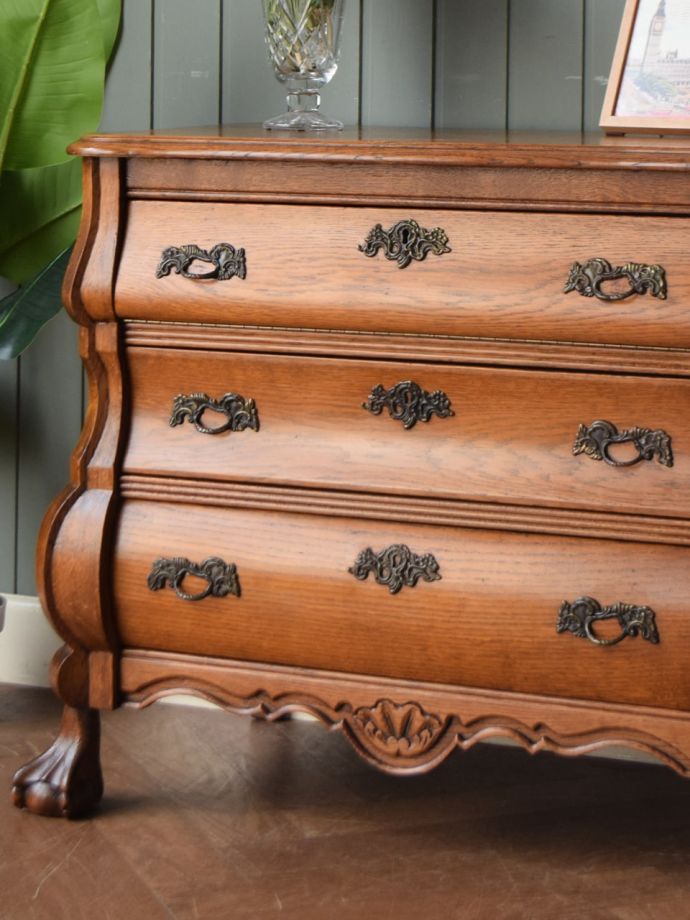 アンティークのコモードの魅力