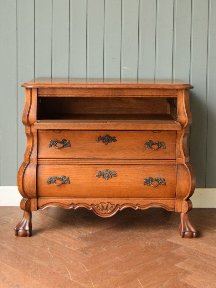 フランスのチェストの扉の中