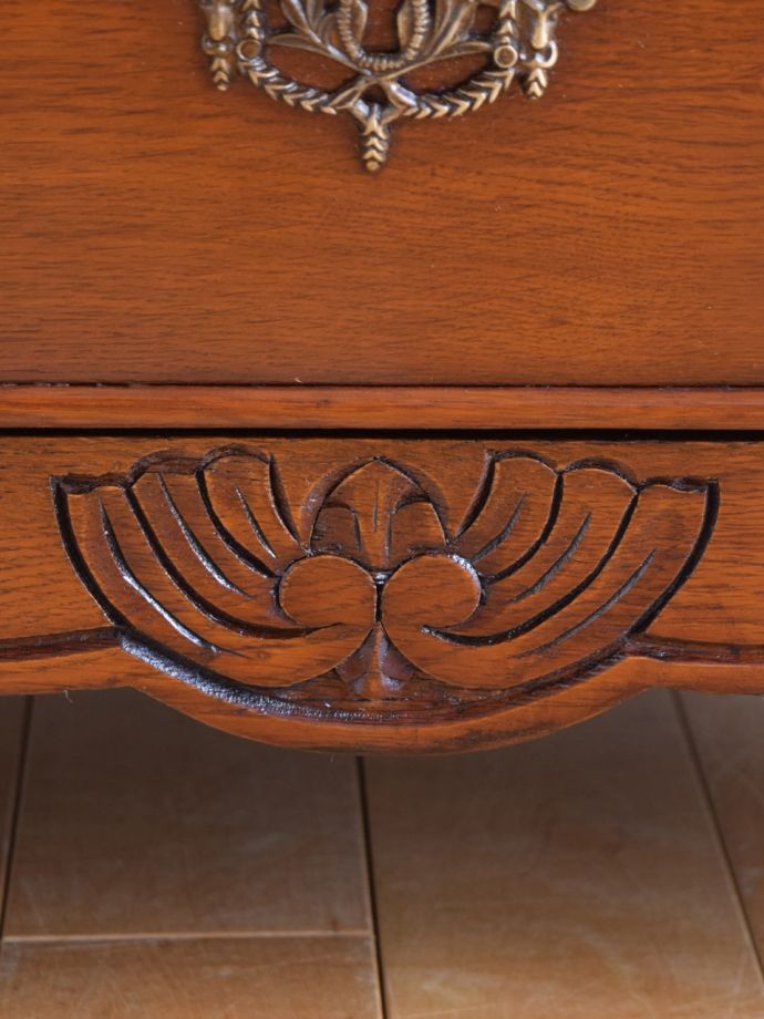 コモードの装飾