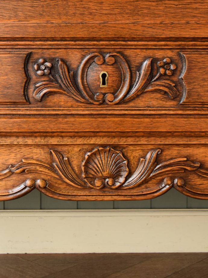 フランスらしい彫