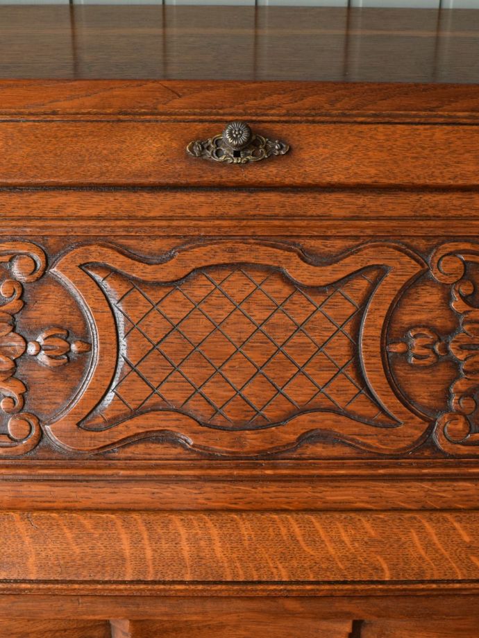 ビューローの装飾