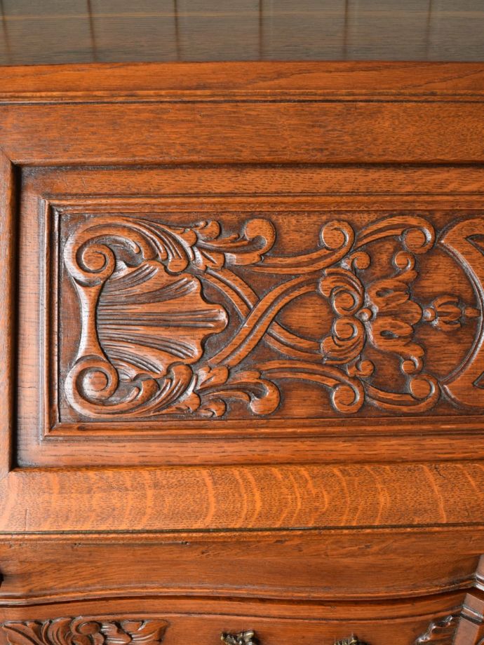 フランスらしい彫