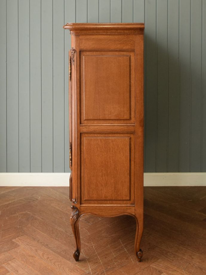 サイドボードの側面