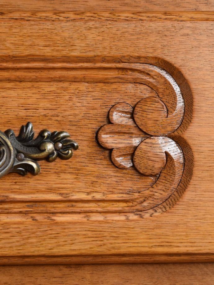 アンティークらしい彫