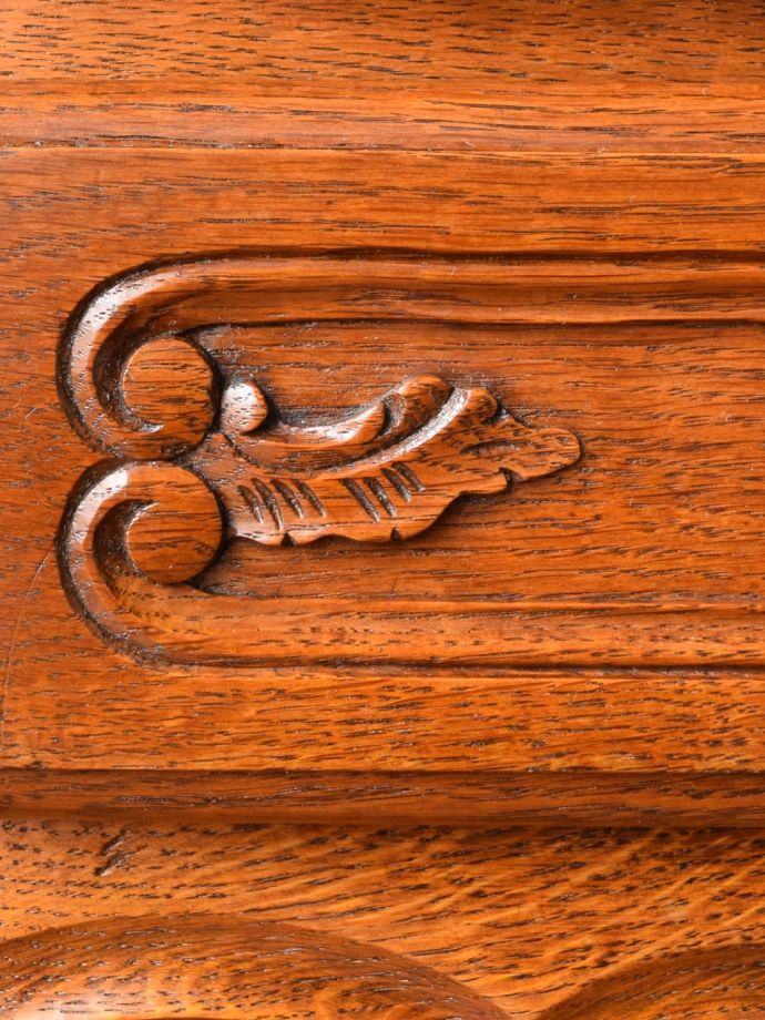 アンティークらしい彫