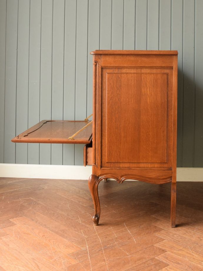 サイドボードの側面