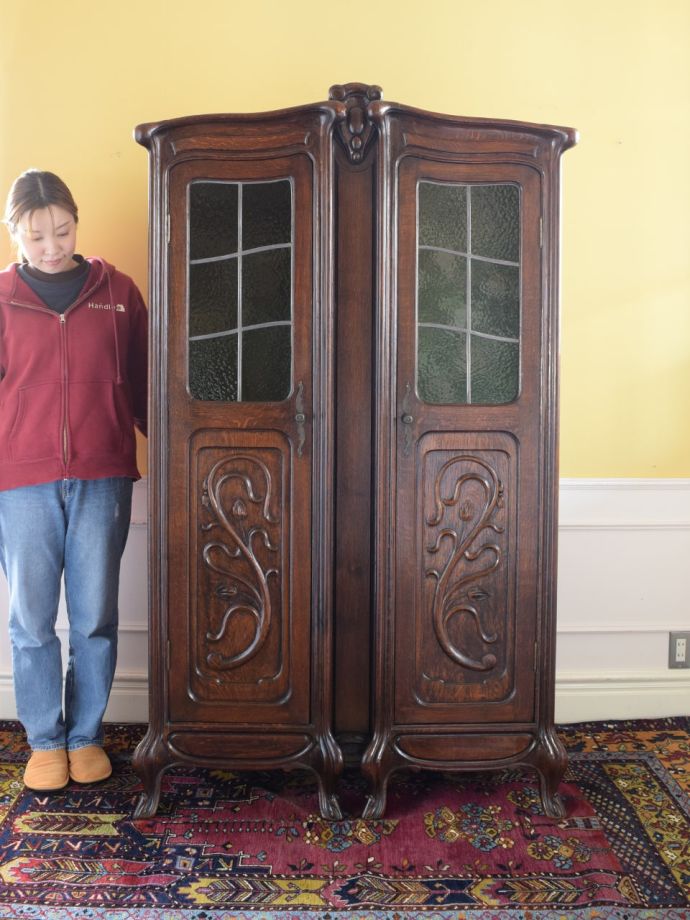 フランスの優雅なキャビネット