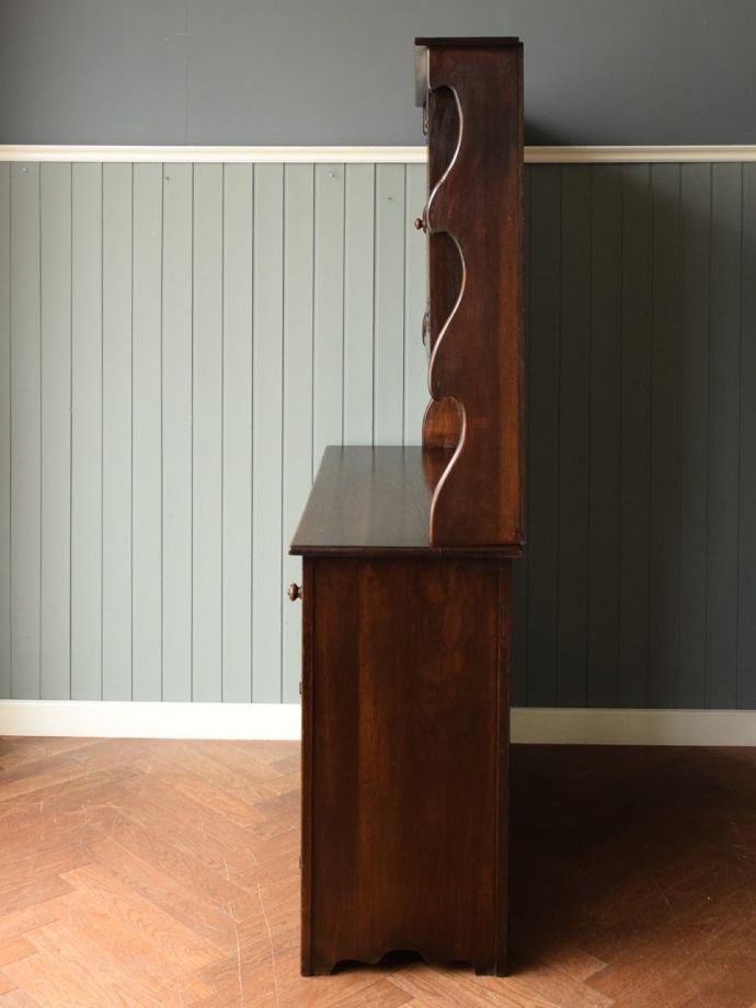 オープンシェルフの側面