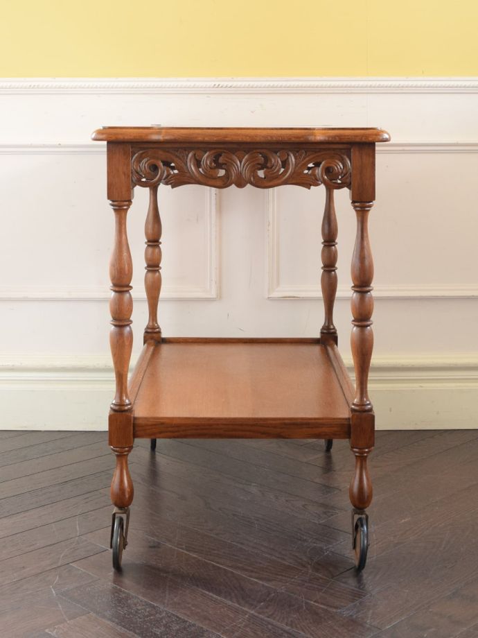 アンティークワゴンの側面