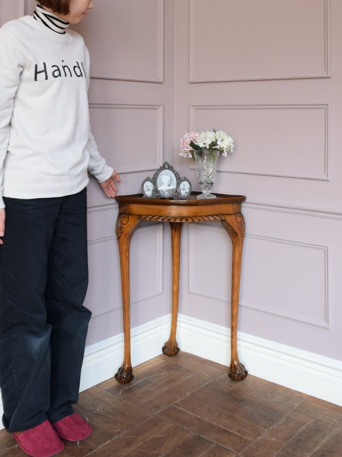 アンティークのコンソールテーブル