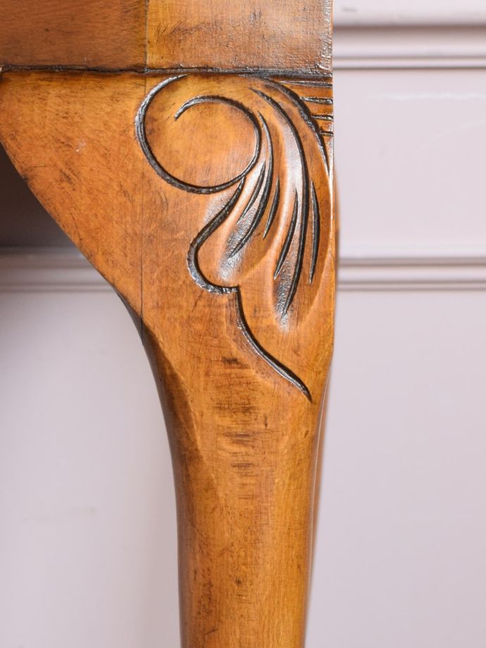 アンティーク家具の装飾