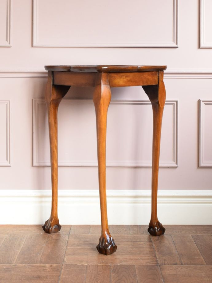 コンソールテーブルの後ろ姿