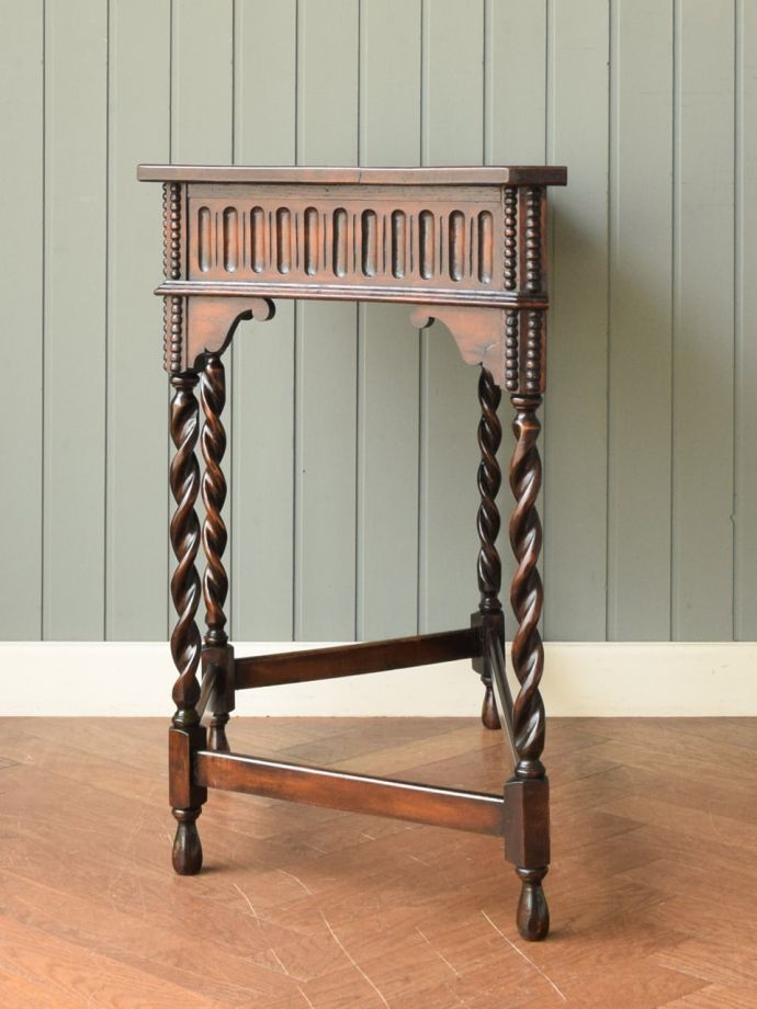 コンソールテーブルの側面