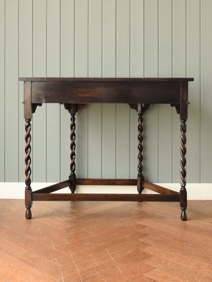 コンソールテーブルの後ろ姿