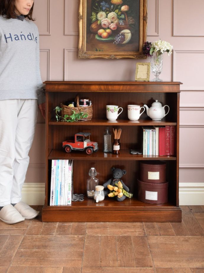 アンティークのオープンシェルフ