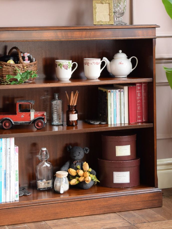 アンティーク家具らしい美しい木目