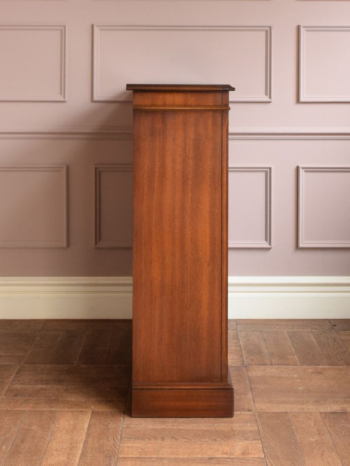 オープンシェルフの側面