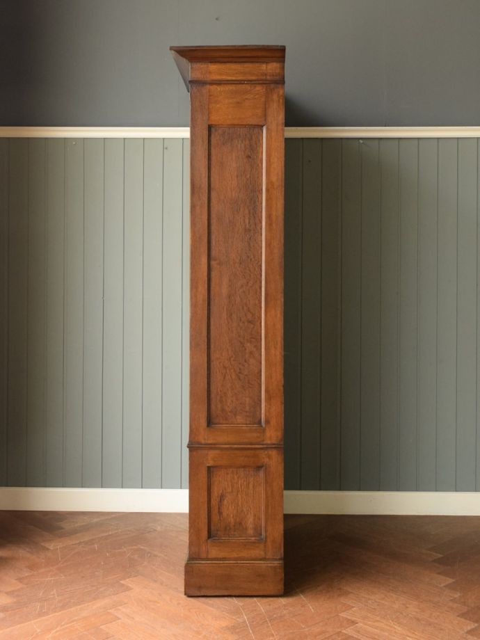 キャビネットの側面