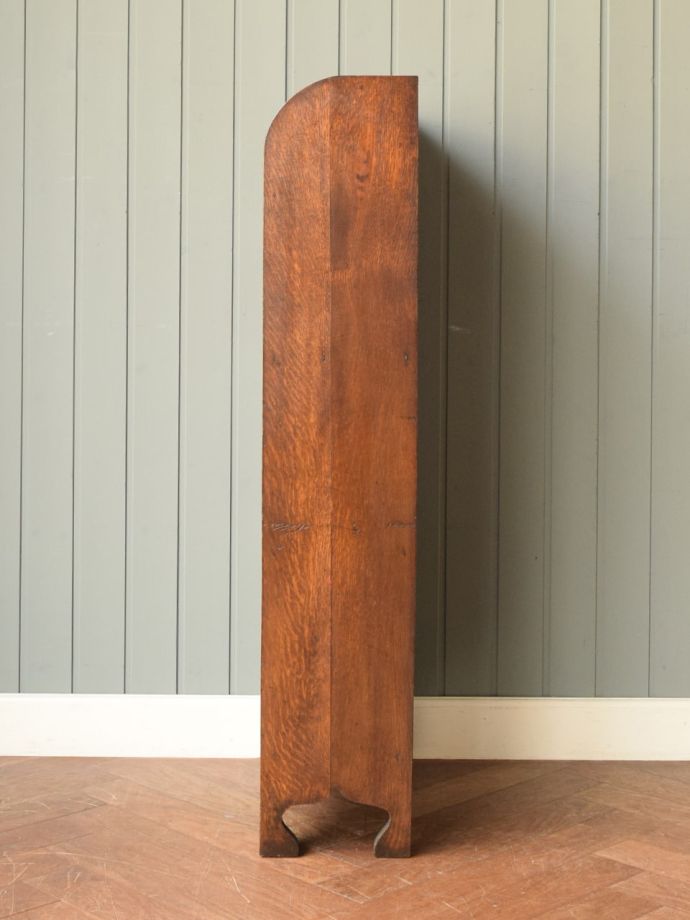 オープンシェルフの側面