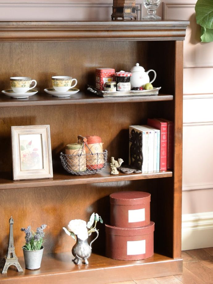 アンティーク家具らしい美しい木目