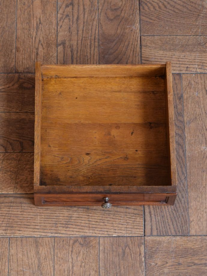 サイドキャビネットの引き出し