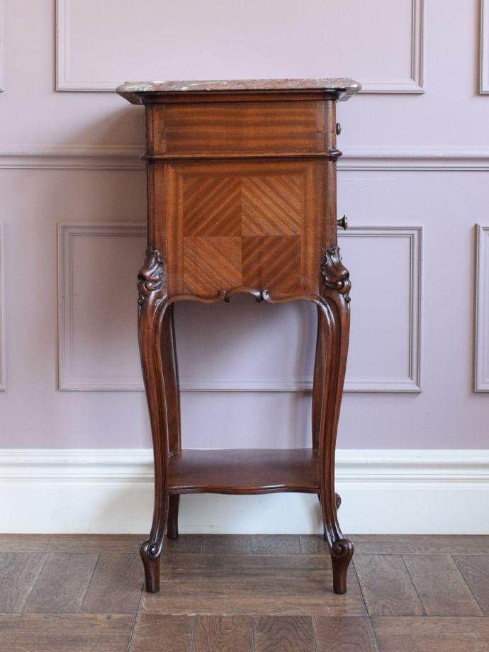 サイドキャビネットの側面