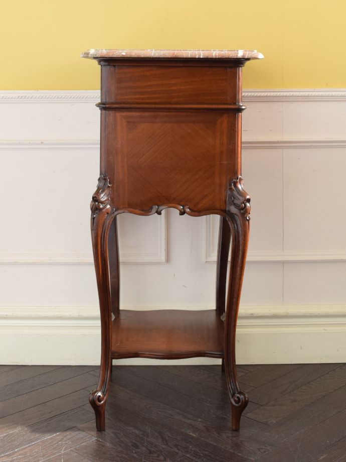 サイドキャビネットの側面