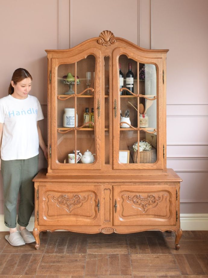 フランスの優雅なキャビネット