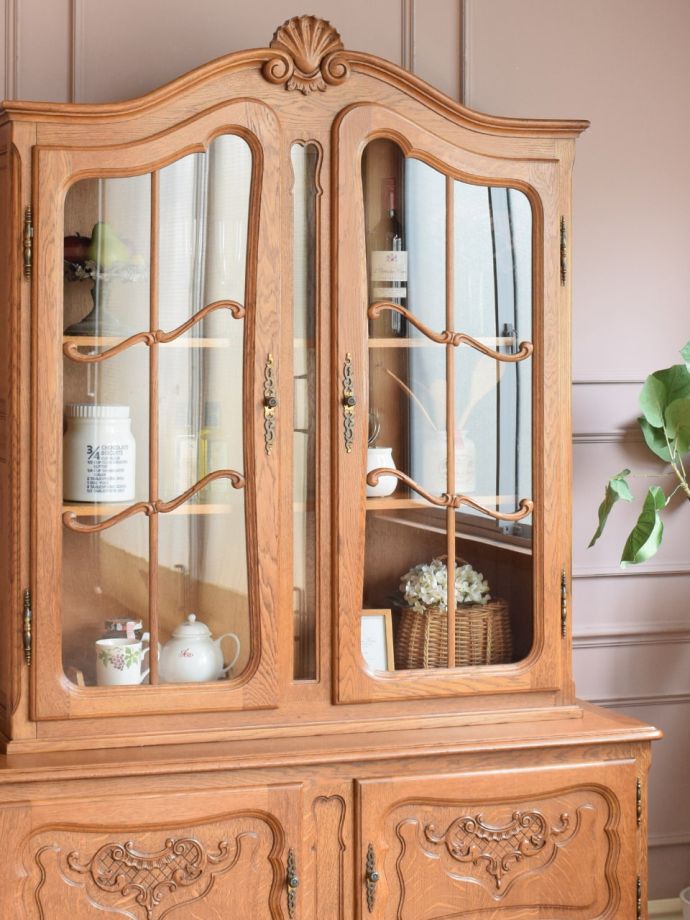 フランスのアンティークらしい美しい彫