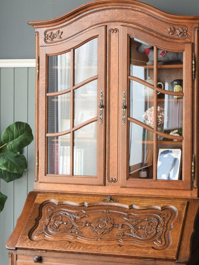 アンティーク家具らしさが漂うビューロー