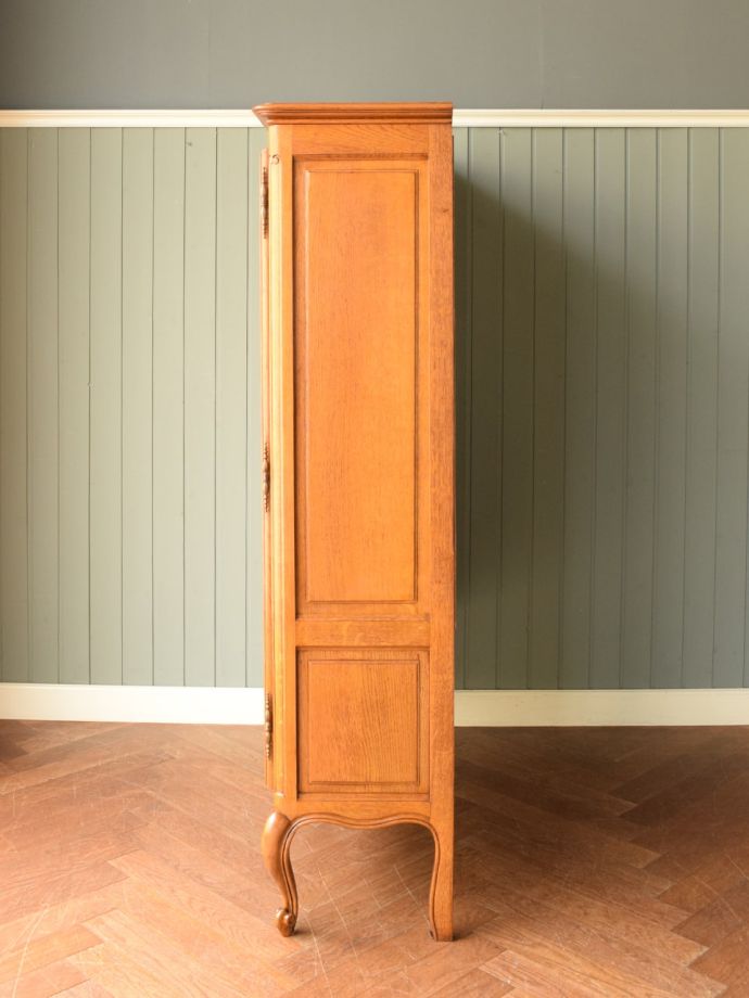 サイドボードの側面