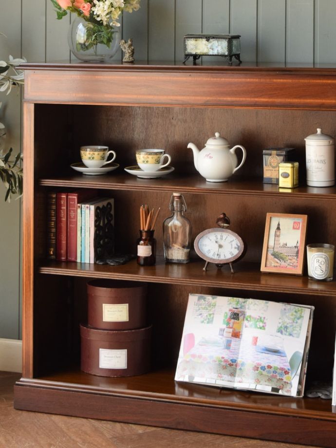 アンティーク家具らしい美しい木目