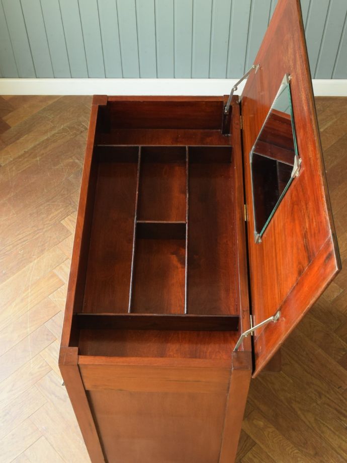 便利に収納できるチェスト